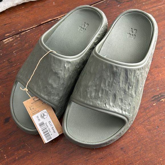 NWT! KLLY ROVER - DUSTY OLIVE - Picture 2 of 4